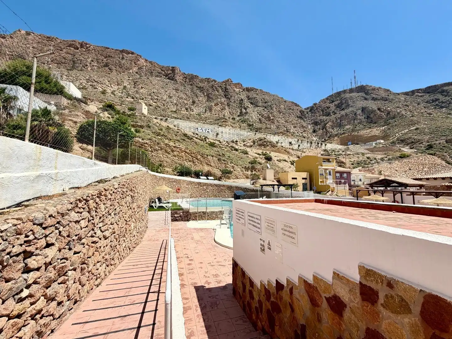 Schwimmbecken von Wohnung zum Verkauf in Roquetas de Mar mit Klimaanlage, Terrasse und Möbliert