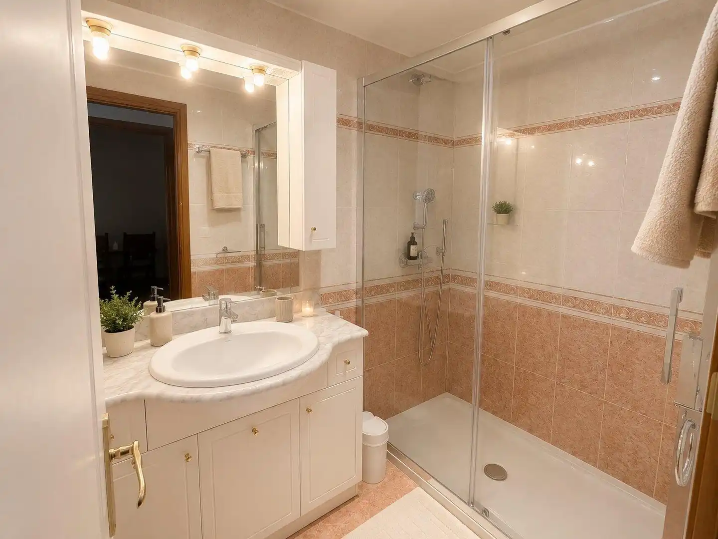 Badezimmer von Dachboden zum Verkauf in Roses mit Terrasse, Möbliert und Balkon
