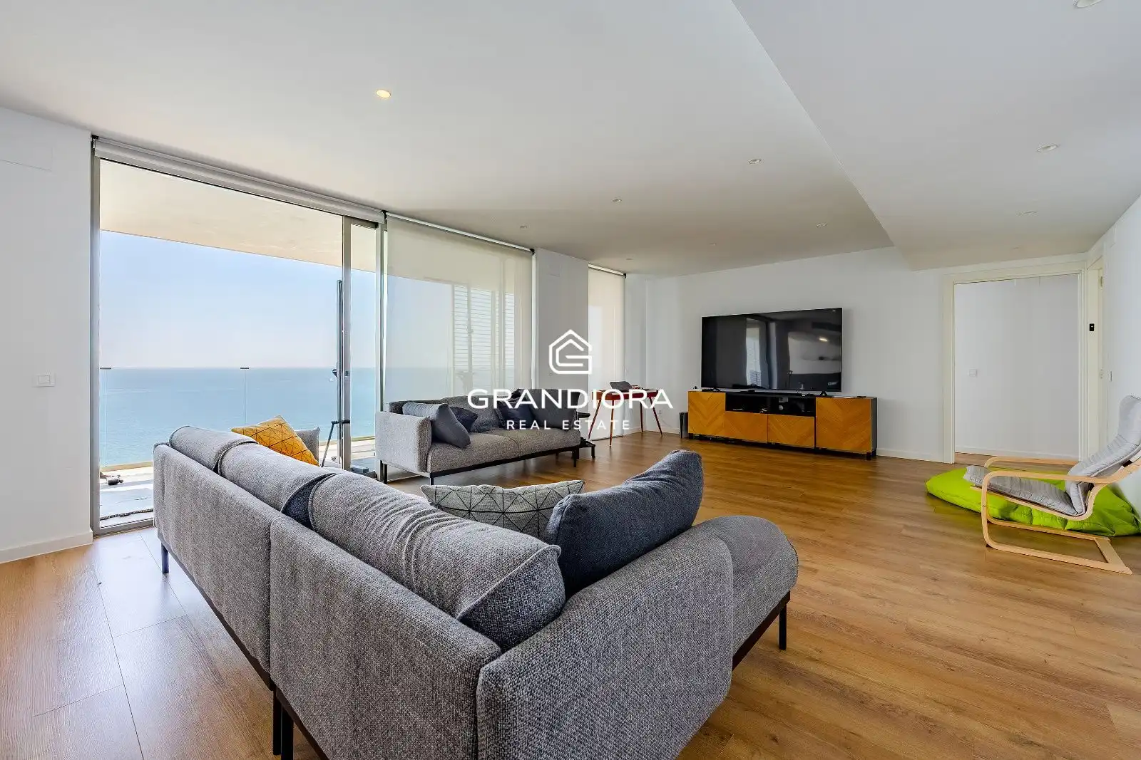Living room of Attic for sale in Mataró  with Air Conditioner, Terrace and Swimming Pool