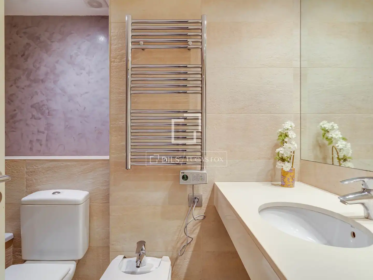 Badezimmer von Wohnung zum Verkauf in Barcelona mit Klimaanlage, Heizung und Parkett