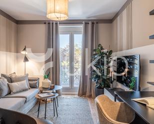 Sala d'estar de Apartament de lloguer en  Madrid Capital amb Aire condicionat, Calefacció i Moblat