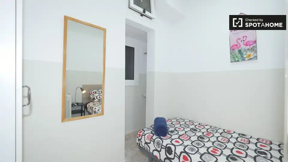 Room in Sant Pere, Sta. Caterina i la Ribera
