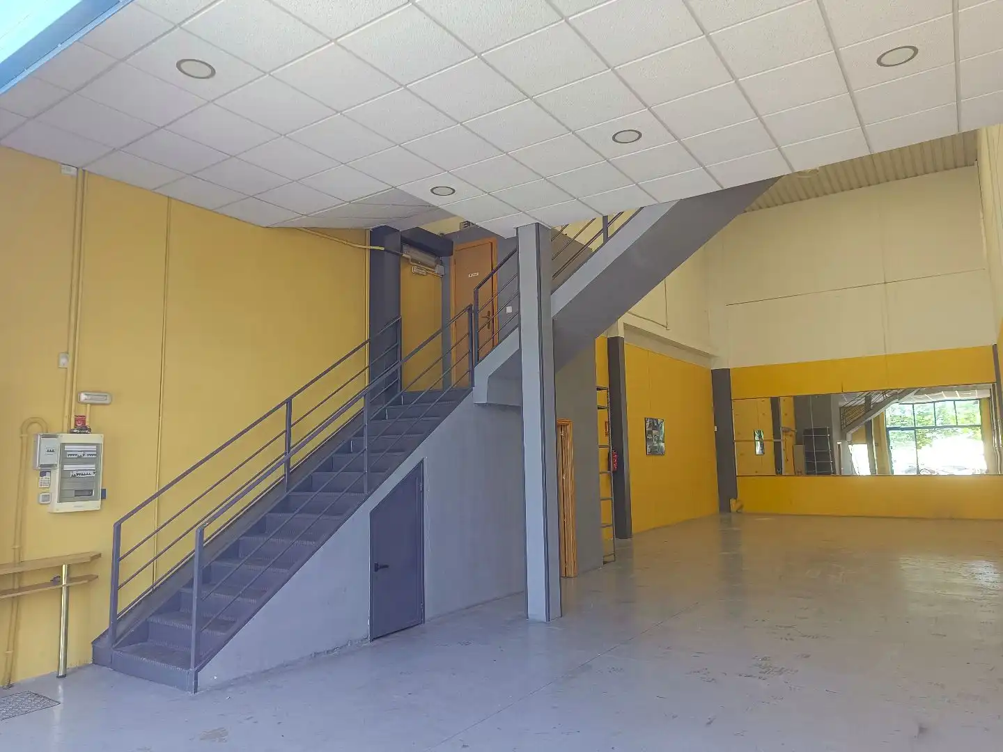 Local de alquiler en Arroyomolinos (Madrid) con Amueblado, Internet y Alarma