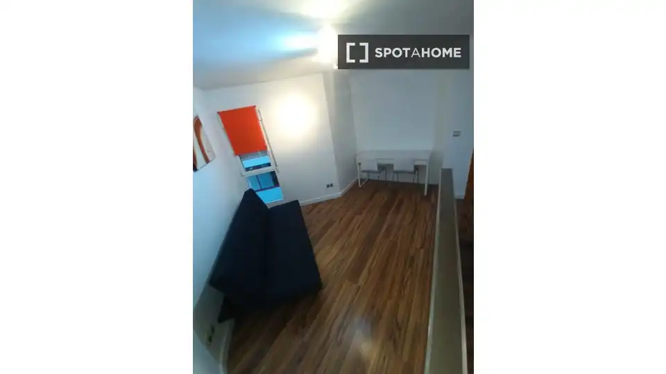 Flat for rent in Valencia  with Air Conditioner, Heating and Furnished