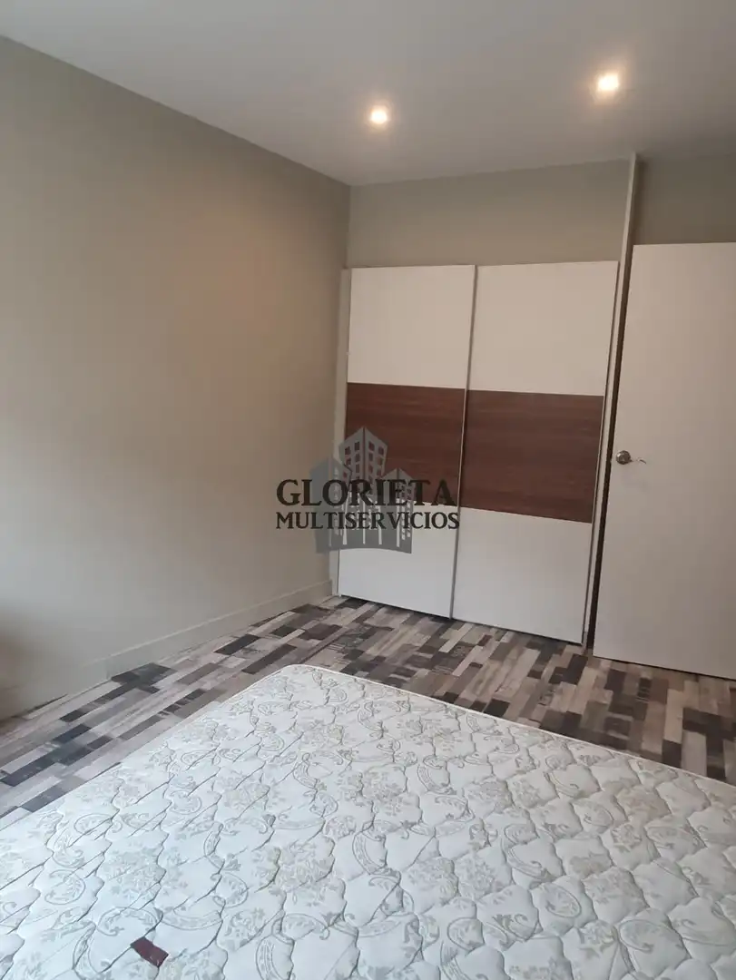Habitación de Piso en venta en Vigo  con Calefacción, Jardín privado y Amueblado
