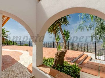 Casa rústica con jardín en venta en Cómpeta