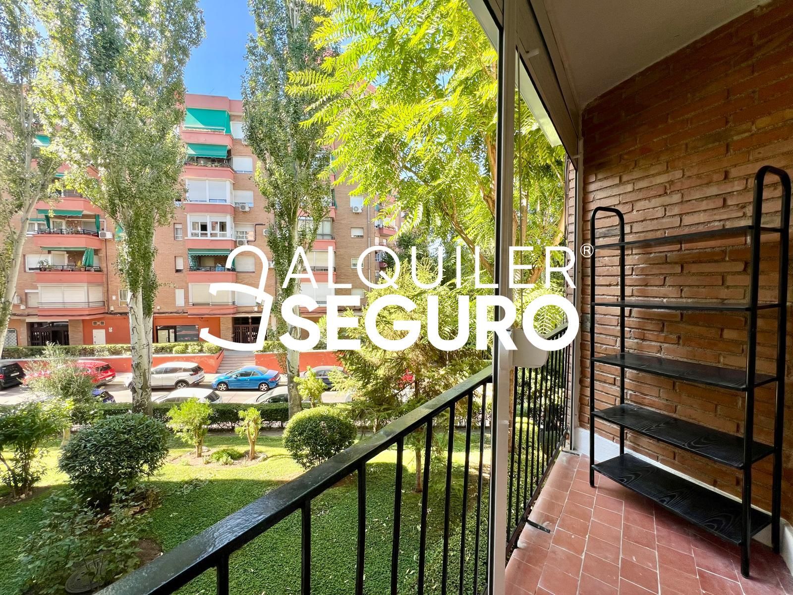 Vista exterior de Piso de alquiler en  Madrid Capital con Terraza