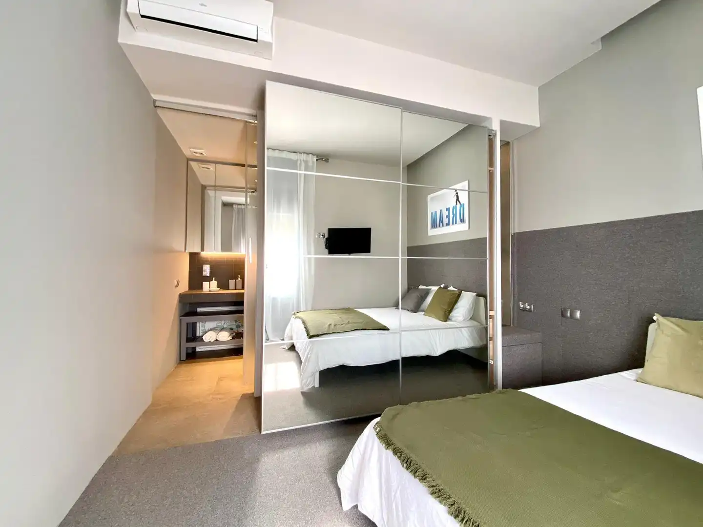 Schlafzimmer von Wohnung zum Verkauf in Barcelona mit Klimaanlage, Heizung und Parkett