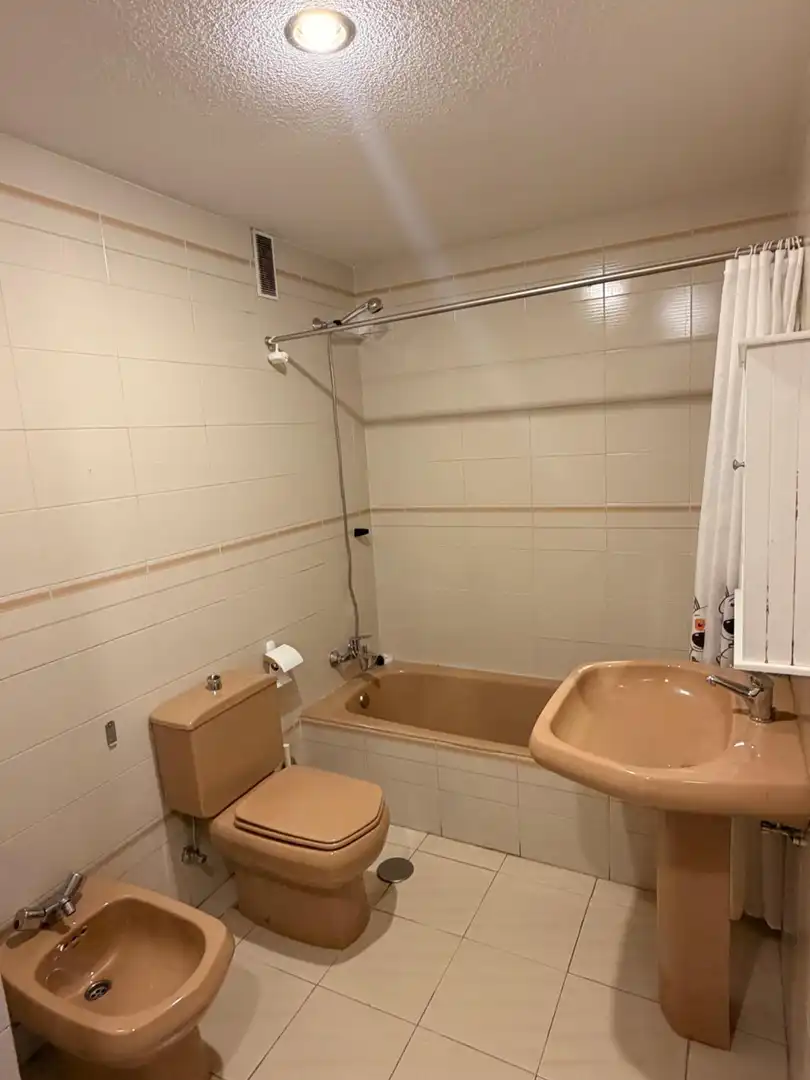 Bathroom of Flat for rent in Madrid  with Private garden, Swimming Pool and Balcony