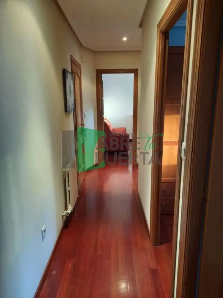 Piso de alquiler en Ourense Capital  con Calefacción, Terraza y Trastero