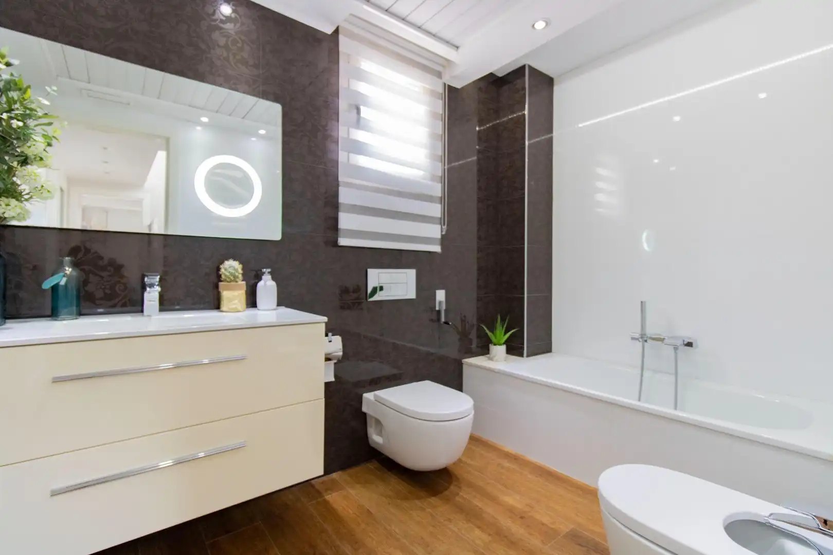 Bathroom of Houses for sale in Quart de Poblet