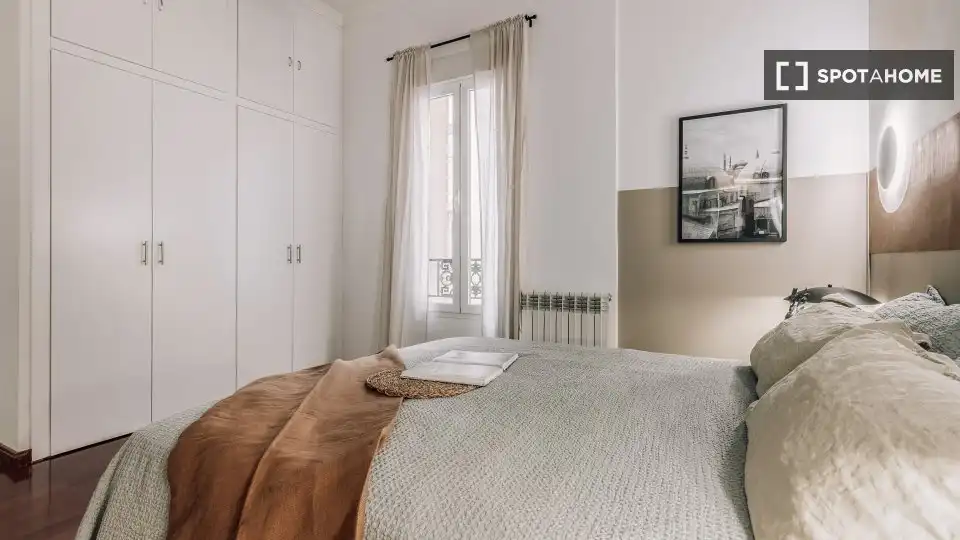 Schlafzimmer von Wohnungen zur untervermieten in Madrid mit Klimaanlage, Terrasse und Möbliert