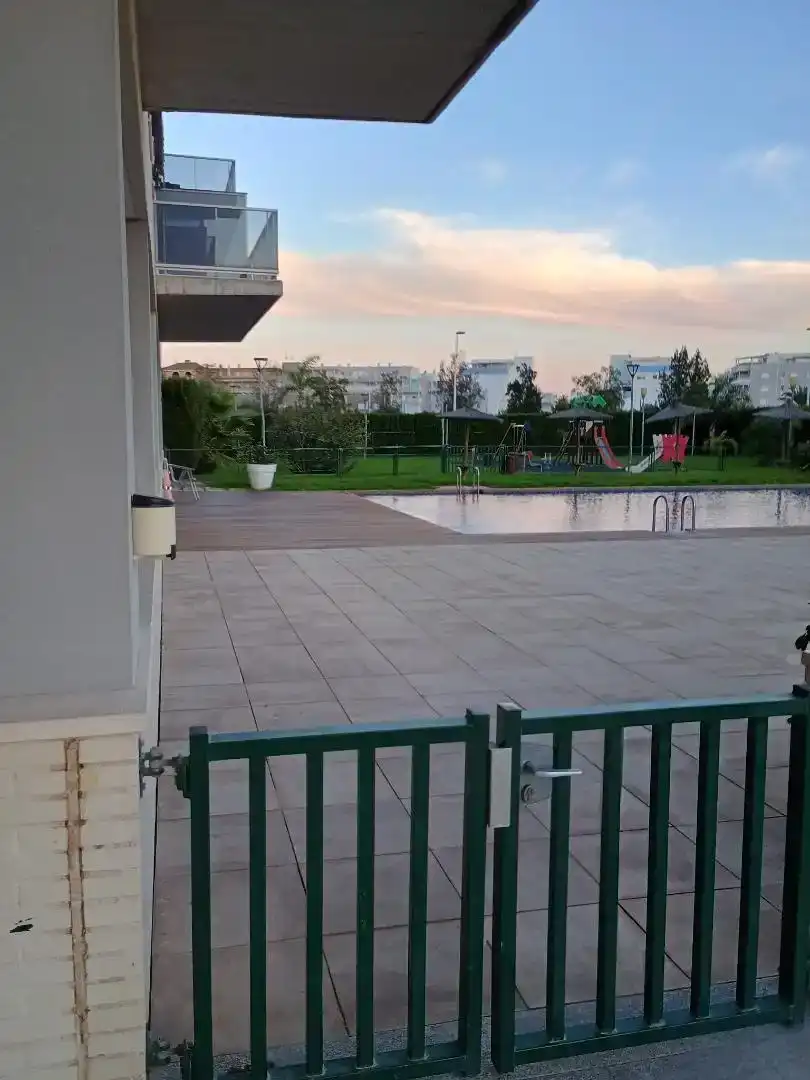 Piscina de Pis de lloguer en Moncofa amb Aire condicionat i Balcó