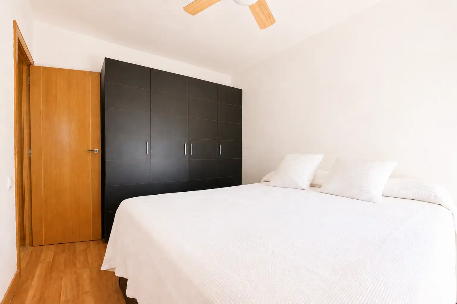 Habitación de Piso en venta en Santa Coloma de Gramenet con Aire acondicionado y Terraza