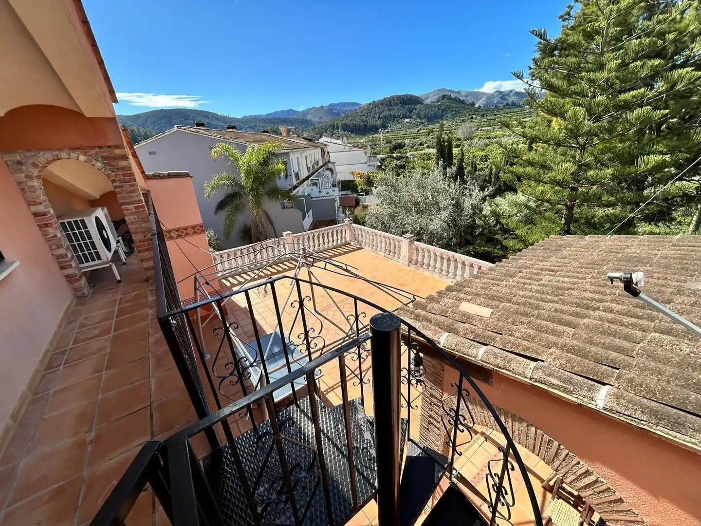 Vista exterior de Casa o xalet en venda en Alfauir amb Calefacció, Jardí privat i Parquet