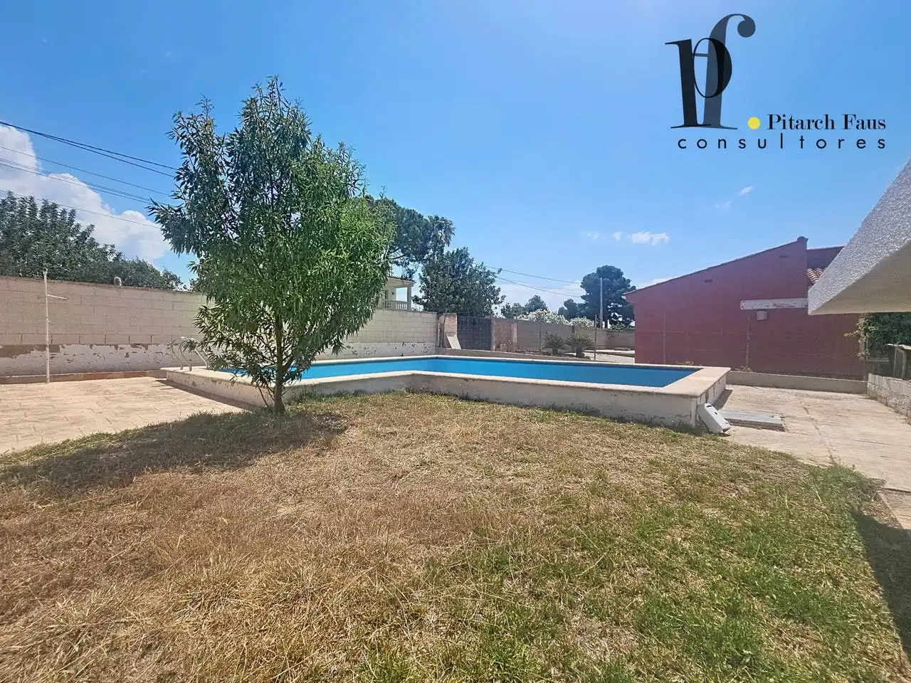 Swimming pool of Houses for sale in La Pobla de Vallbona