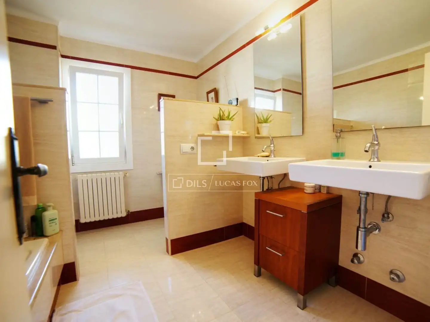 Bathroom of Flat for sale in Eivissa  with Air Conditioner and Balcony