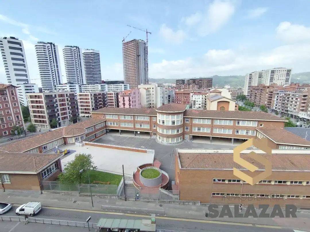 Vista exterior de Piso en venta en Bilbao  con Calefacción