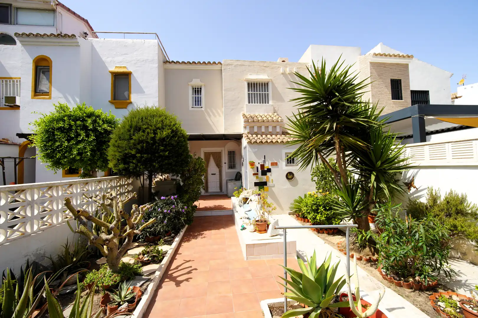 Jardí de Casa adosada en venda en Roquetas de Mar amb Jardí privat, Terrassa i Traster