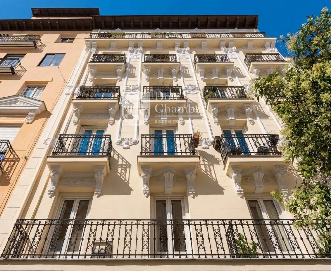 Außenansicht von Wohnung zum Verkauf in Madrid