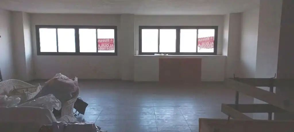 Local comercial de lloguer a Gran Via de la Comunitat Valenciana 4, imagen 2