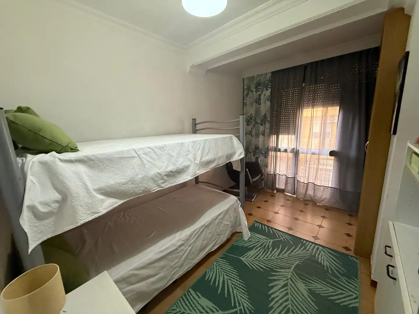 Habitación de Piso de alquiler en Huelva con Aire acondicionado, Amueblado y Lavadora