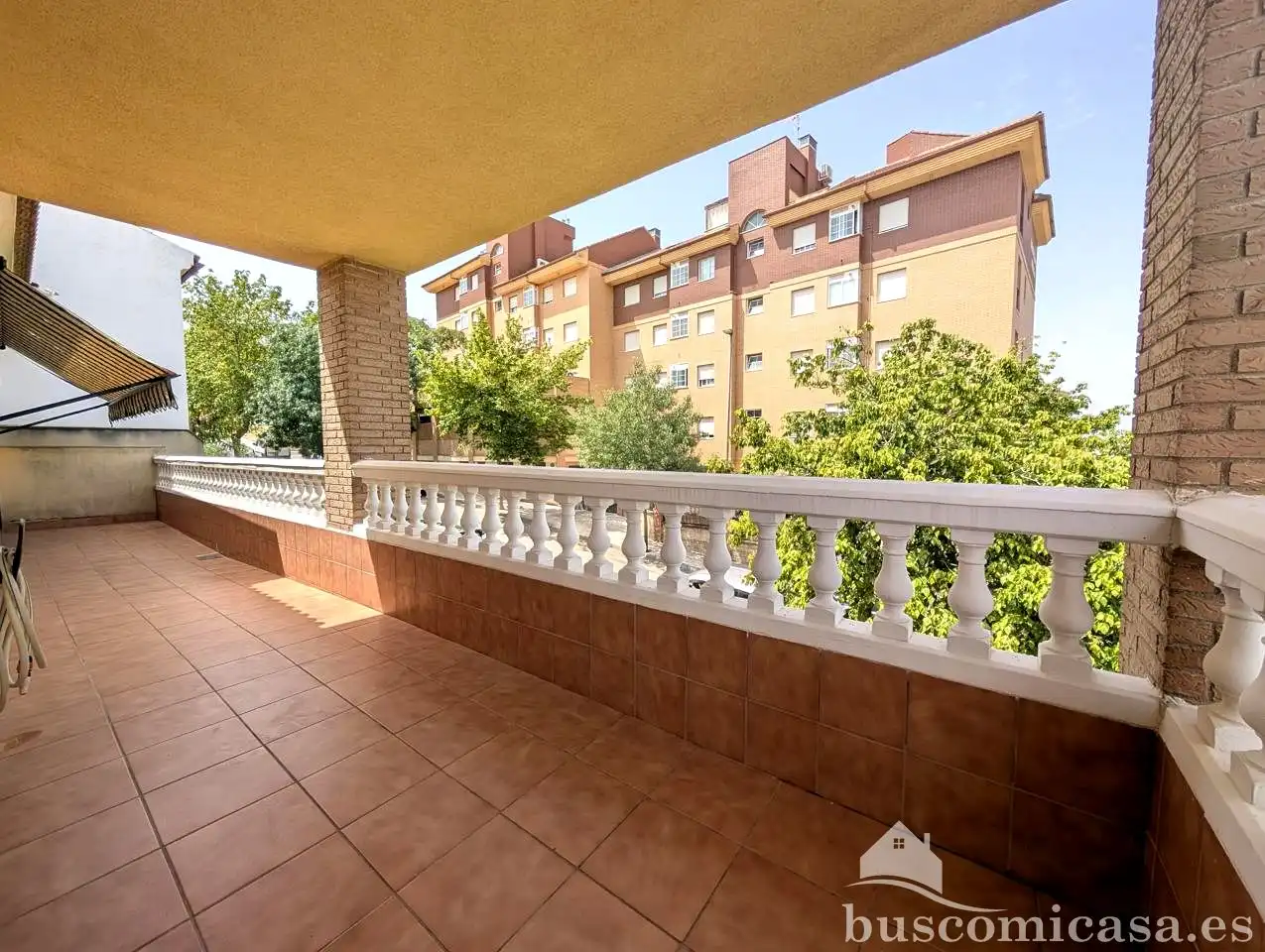 Terrassa de Casa o xalet en venda en Linares amb Aire condicionat, Calefacció i Jardí privat