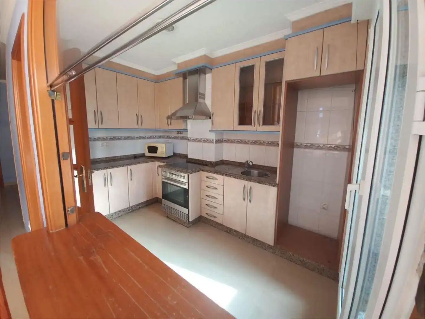 Cuina de Pis en venda en A Illa de Arousa  amb Parquet, Traster i Balcó