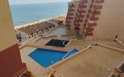 Piscina de Apartament en venda en La Manga del Mar Menor amb Jardí privat, Balcó i Piscina comunitària
