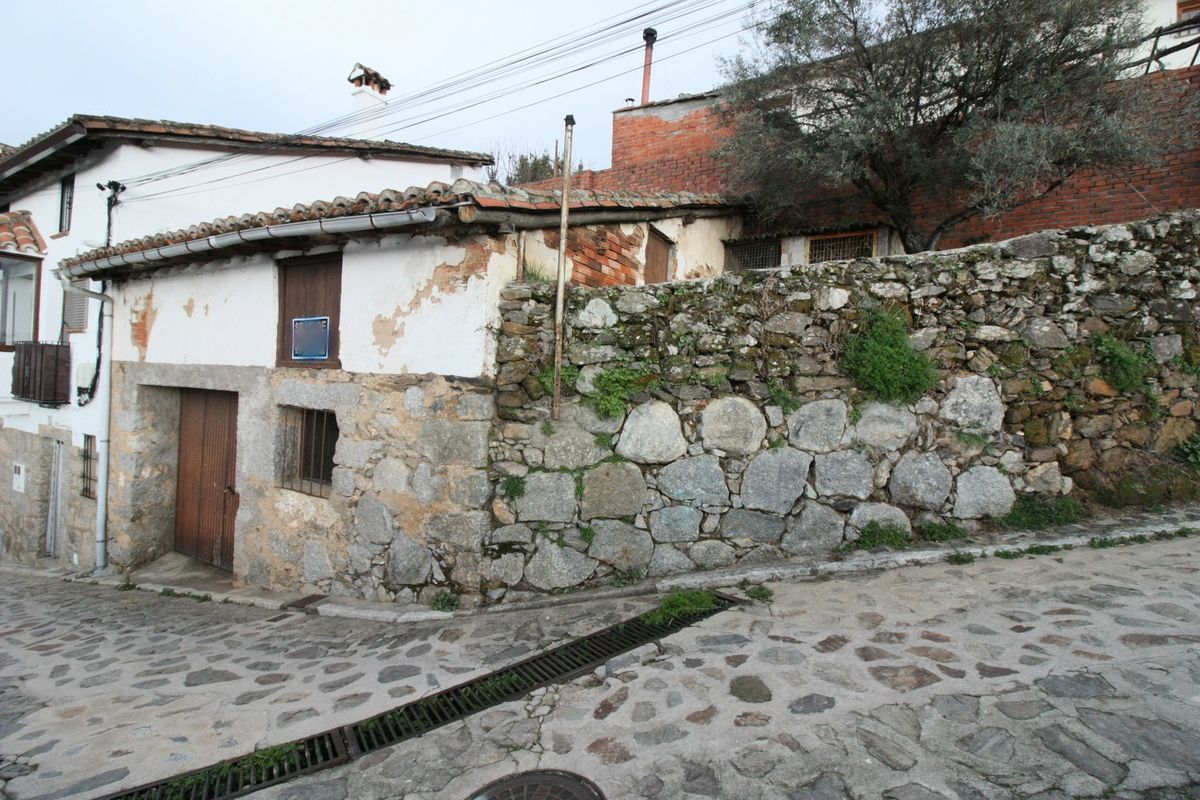 Exterior view of Country house for sale in Guisando  with Private garden