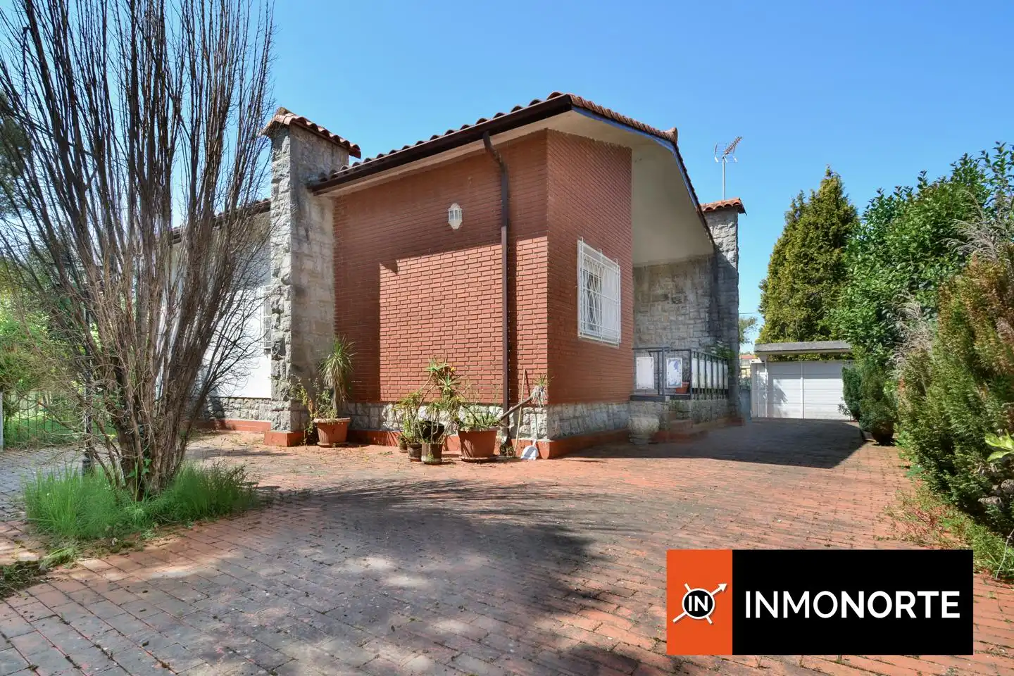 Vista exterior de Casa o chalet en venta en Laredo con Calefacción, Jardín privado y Terraza