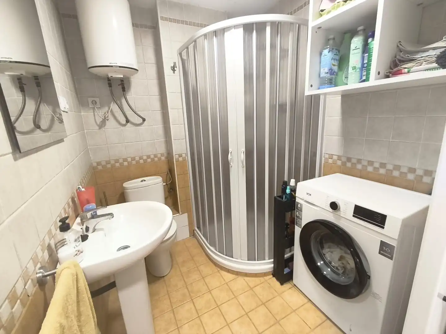 Bathroom of Flat for sale in Reus  with Parquet flooring, Storage room and Oven
