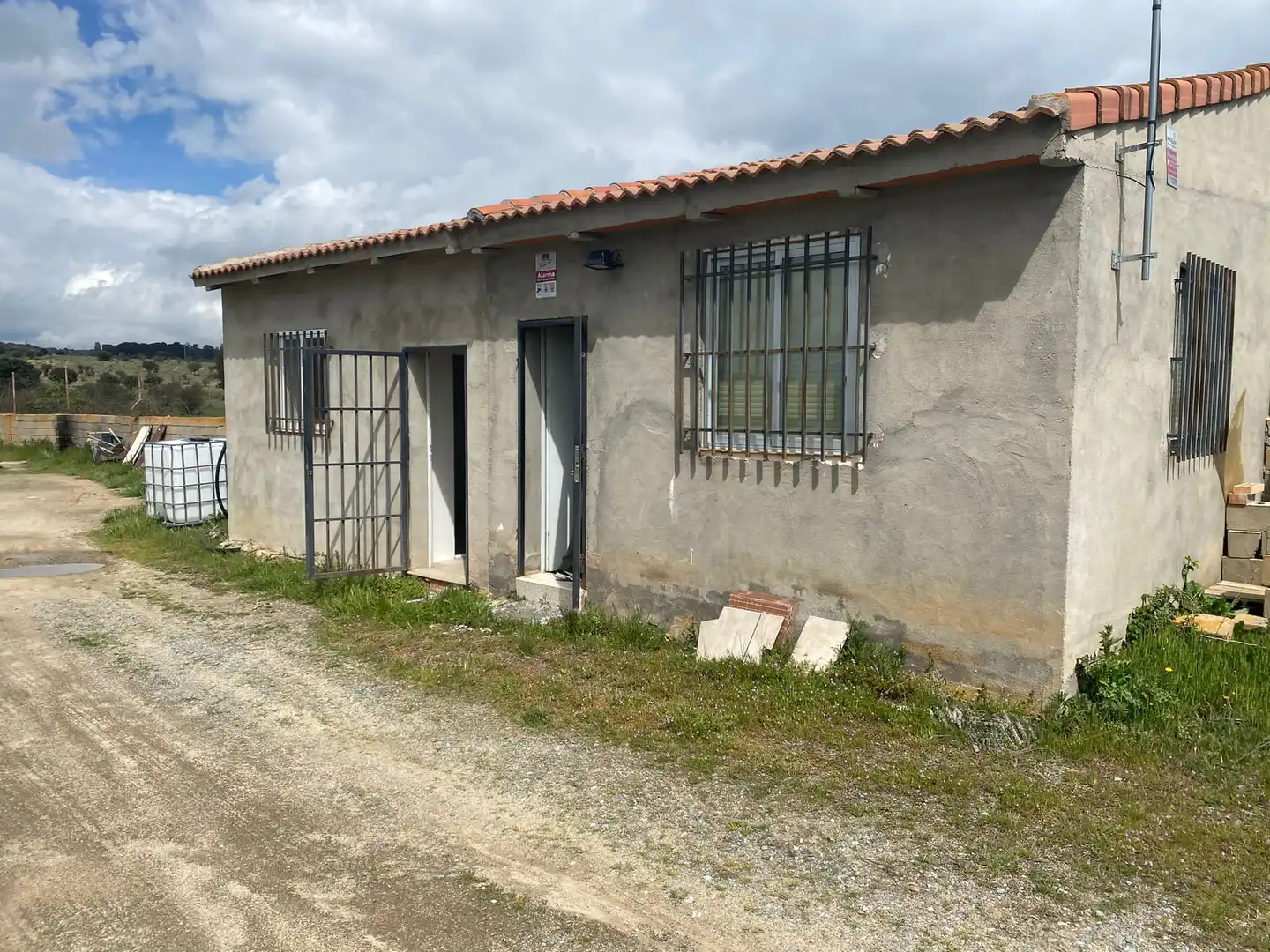 Vista exterior de Nave industrial en venta en Martiherrero