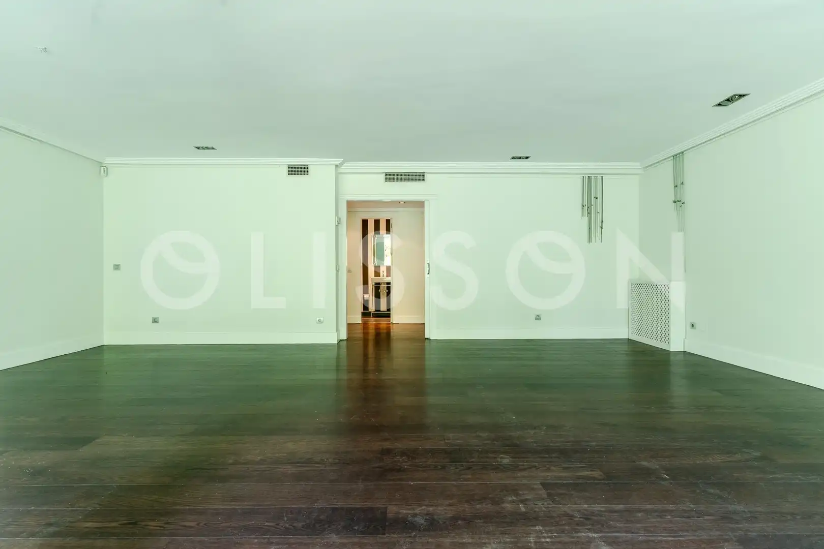 Sala de estar de Dúplex en venta en La Moraleja con Aire acondicionado, Calefacción y Jardín privado
