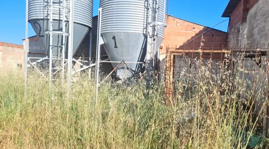 Vista exterior de Nau industrial en venda en Aniñón