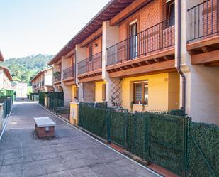 Vista exterior de Casa o xalet en venda en Santa María de Cayón amb Piscina i Balcó