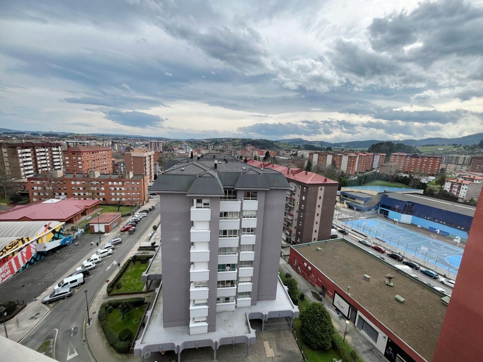 Vista exterior de Pis en venda en Avilés amb Calefacció i Terrassa