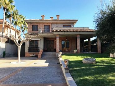 Villa con piscina in vendita a Madrigal