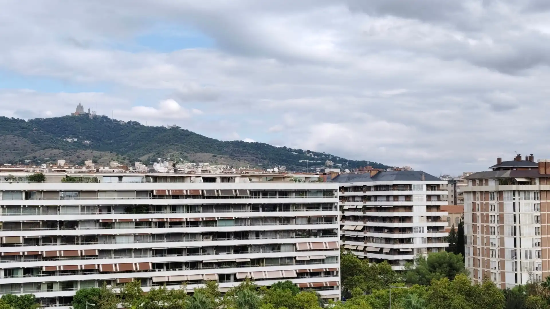 Vista exterior de Piso en venta en Barcelona con Calefacción, Parquet y Horno
