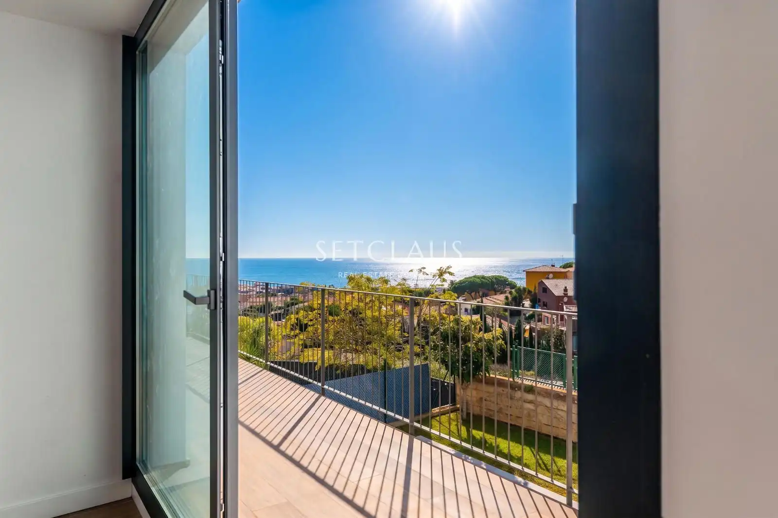 Vista exterior de Casa o xalet en venda en Premià de Dalt amb Aire condicionat, Calefacció i Jardí privat