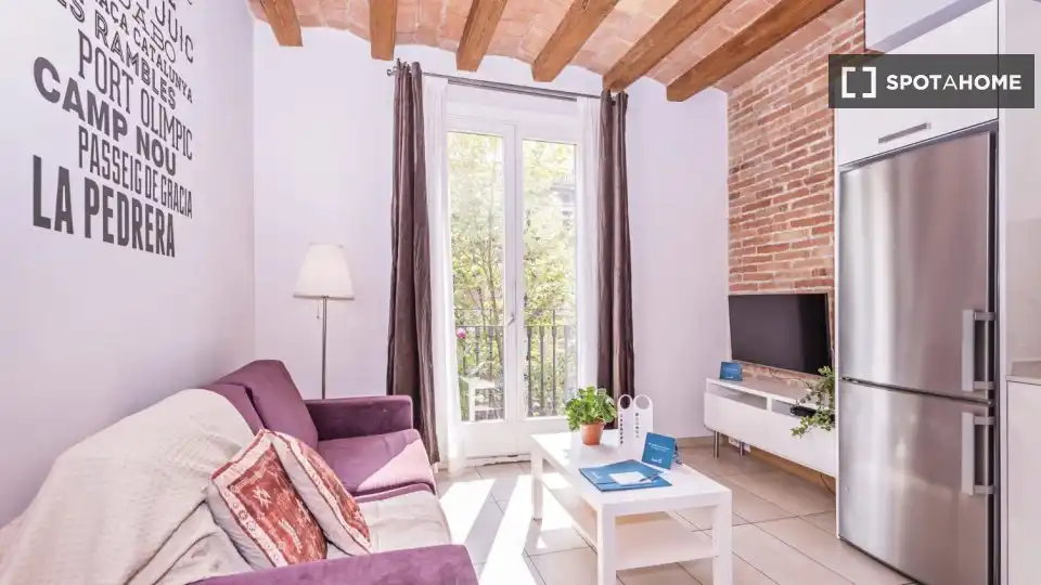Flat with terrace to rent in Eixample