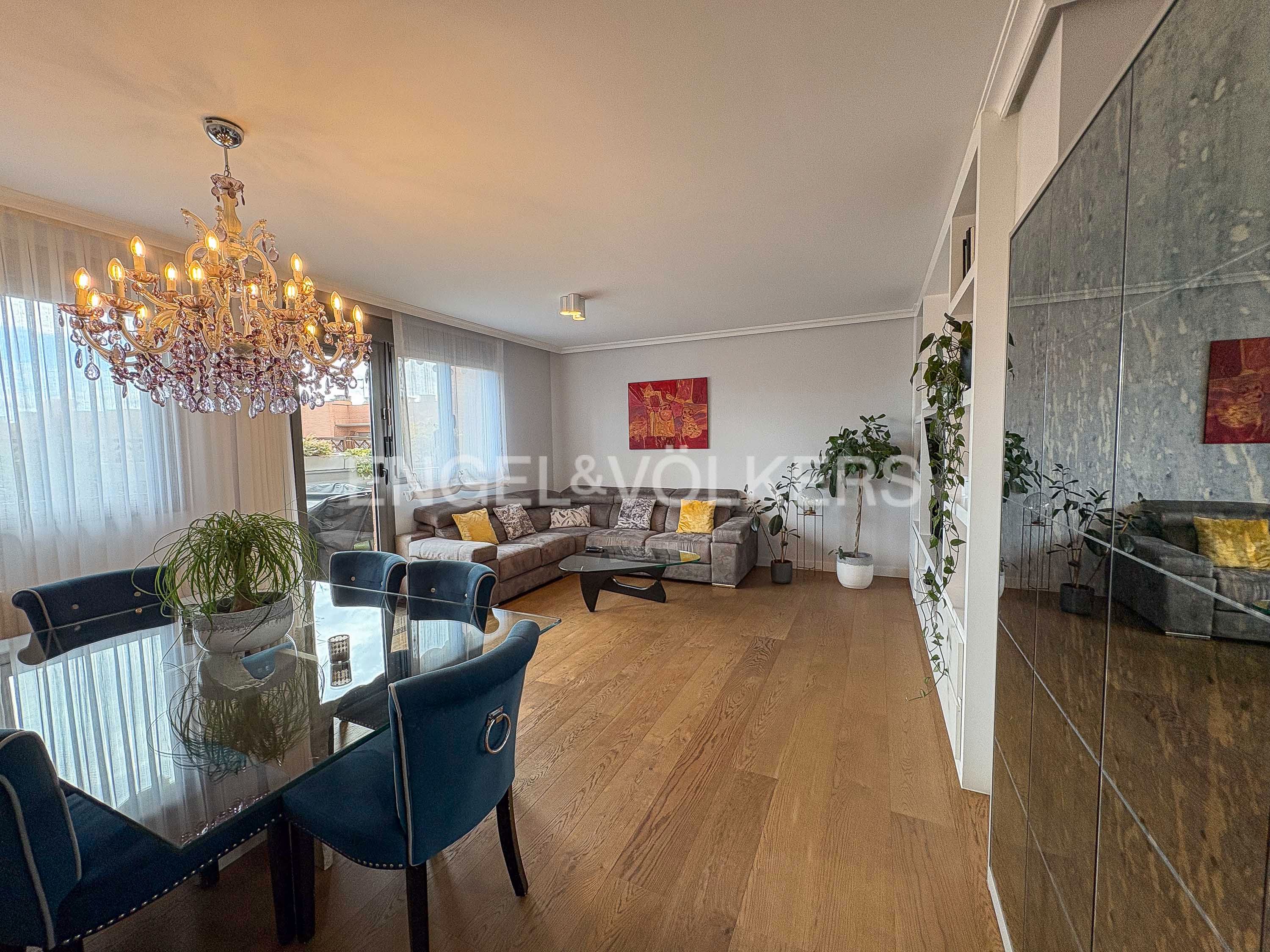 Sala d'estar de Apartament en venda en  Madrid Capital amb Aire condicionat, Calefacció i Terrassa