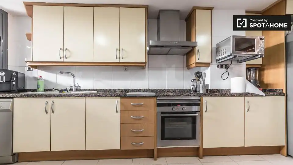 Cocina de Piso para compartir en Valencia con Aire acondicionado, Calefacción y Amueblado