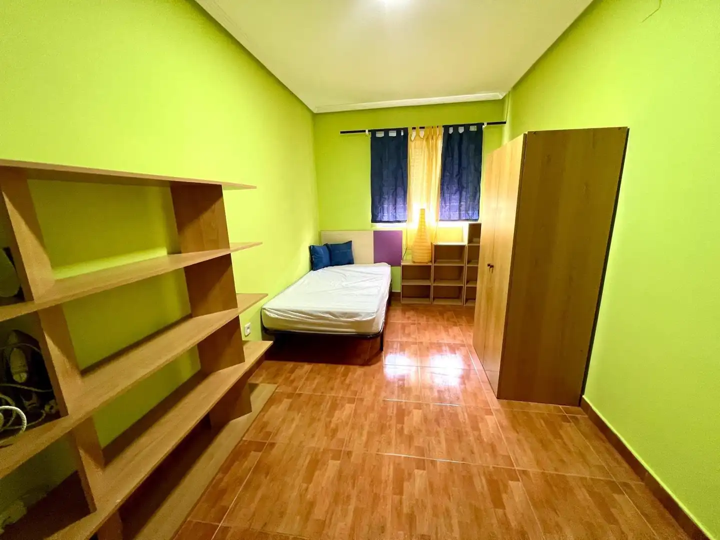 Schlafzimmer von Einfamilien-Reihenhaus zur Miete in Plasencia mit Heizung und Möbliert