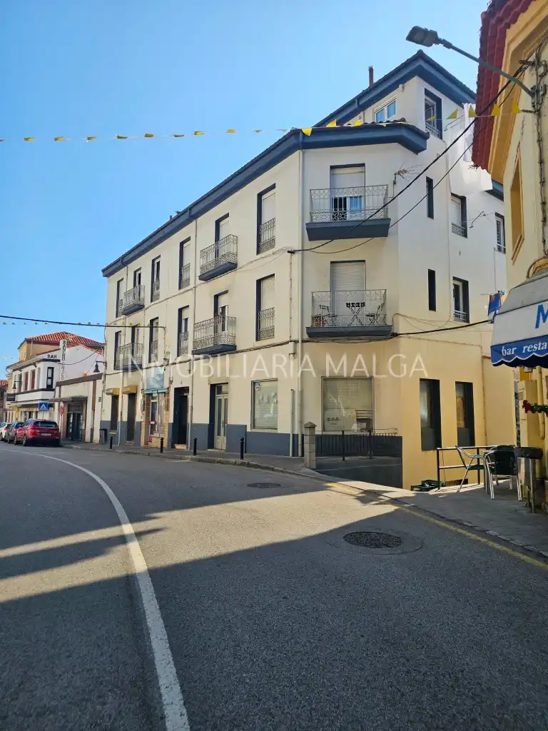 Vista exterior de Piso en venta en Colunga con Calefacción, Parquet y Amueblado