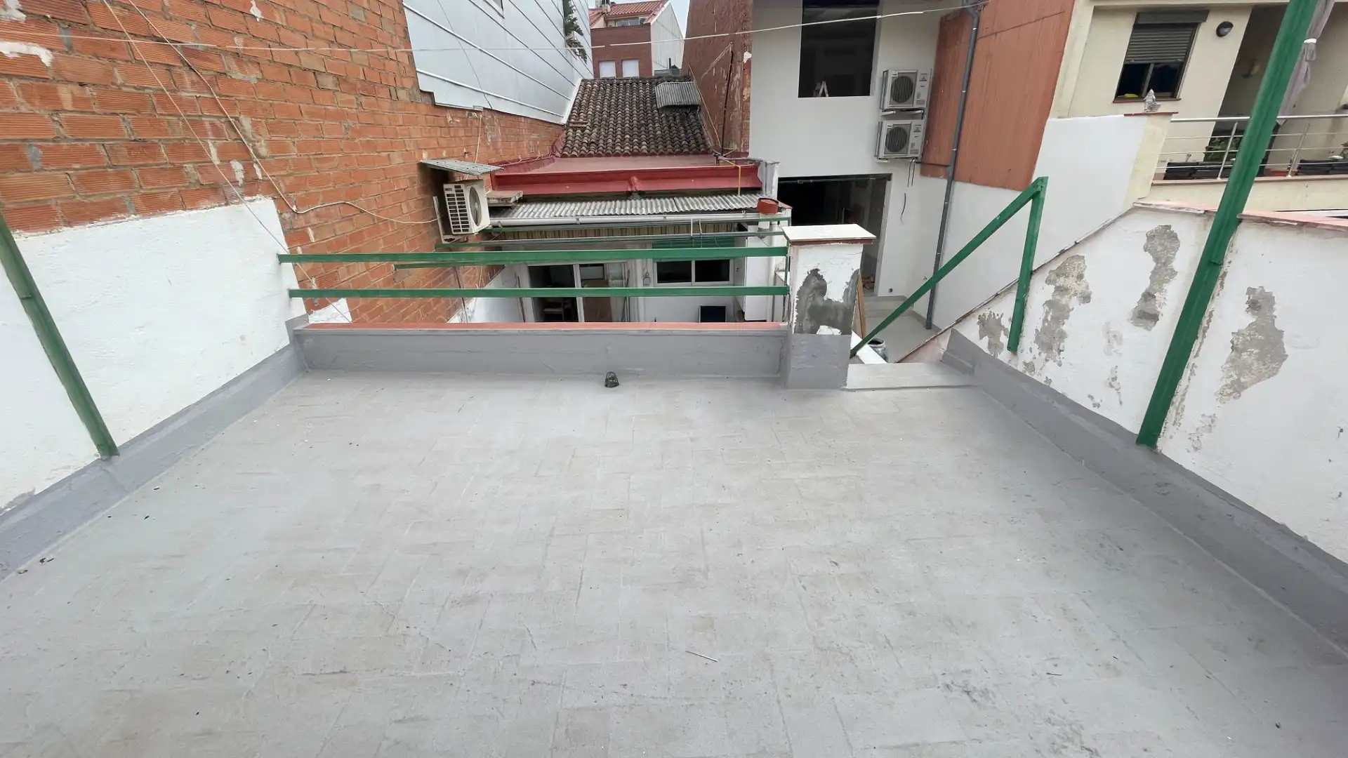 Terrasse von Einfamilien-Reihenhaus zum Verkauf in Terrassa mit Heizung und Terrasse