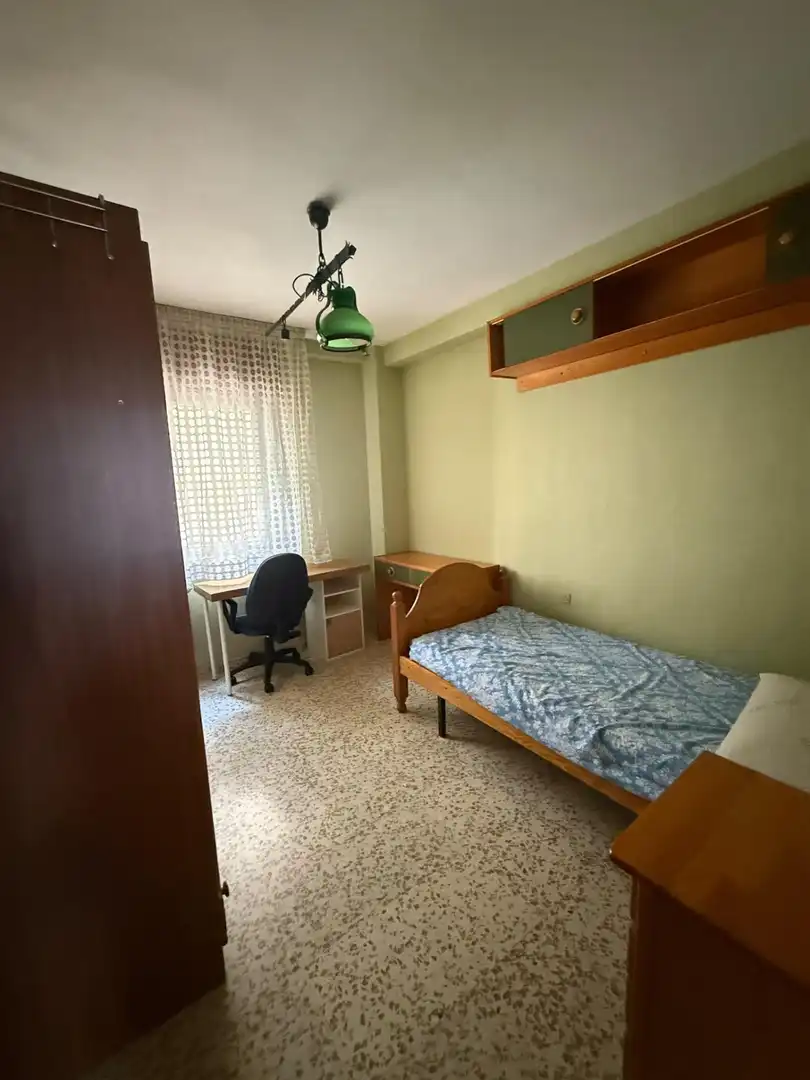 Habitación de Piso de alquiler en Granada con Terraza