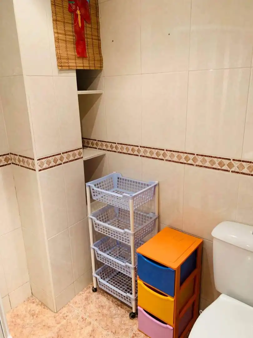 Bany de Pis de lloguer en Granada amb Calefacció, Moblat i Balcó