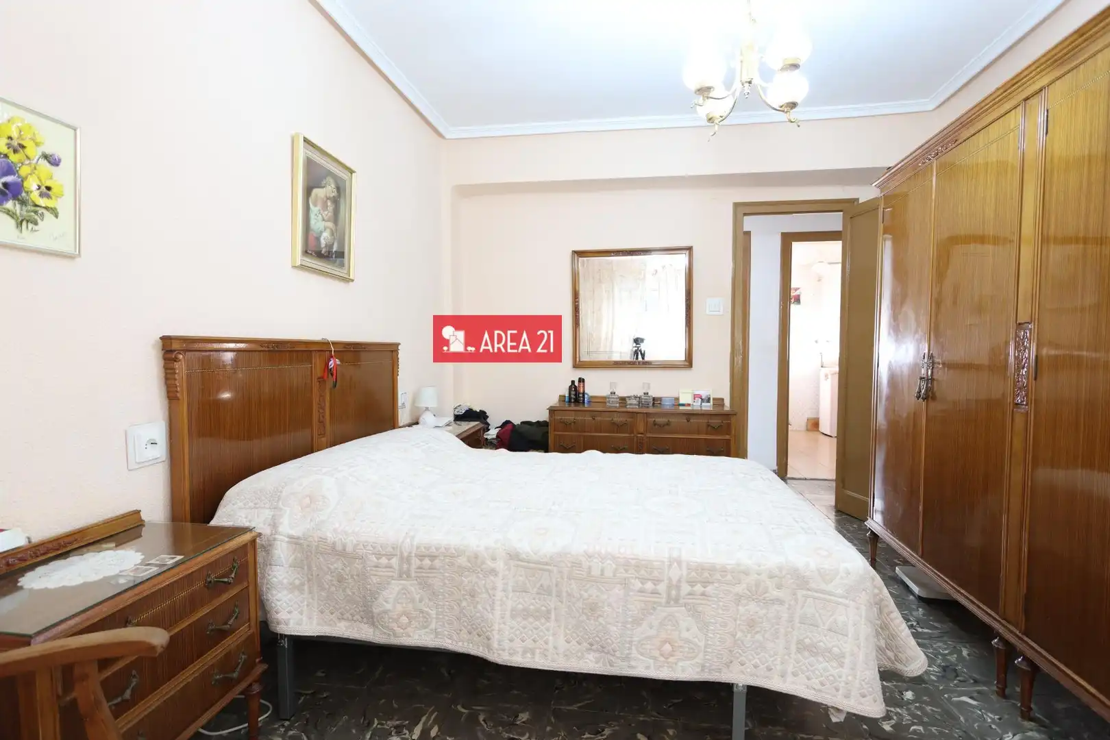 Habitación de Piso en venta en La Pobla de Vallbona con Balcón