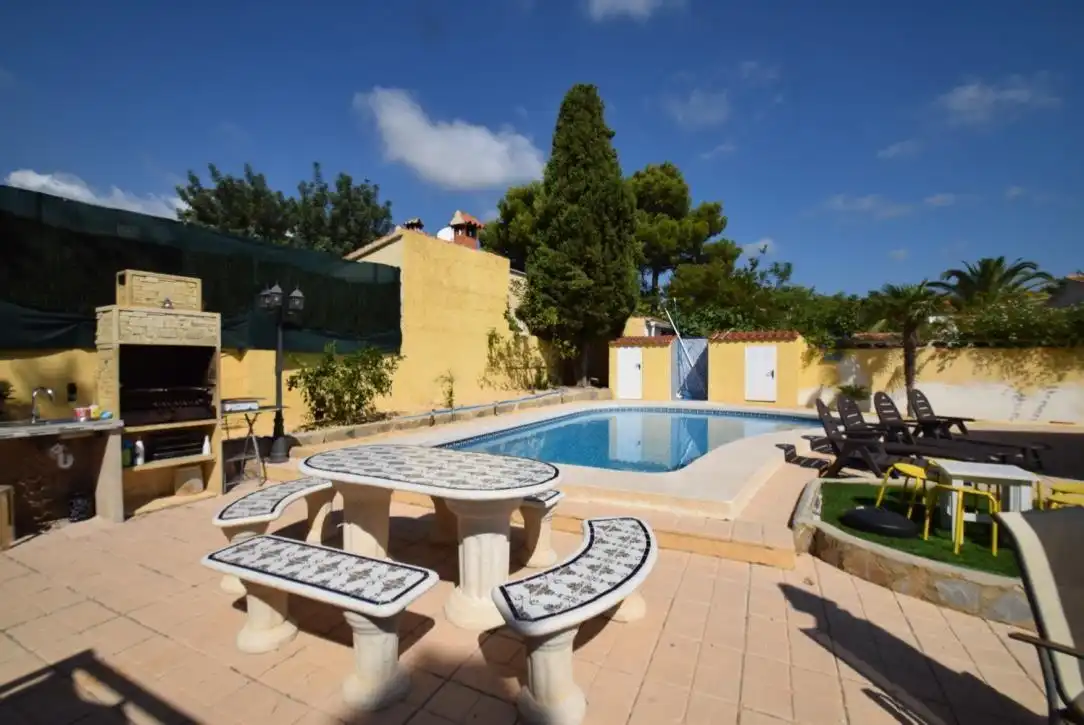 Villa con piscina in vendita a Pueblo - Urbanizaciones